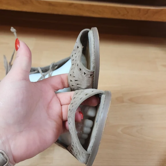 Vince Camuto Suede Leather Tarita Laser Cut Lace Up Ankle Open Toe Heels Sz 13 - Picture 12 of 16